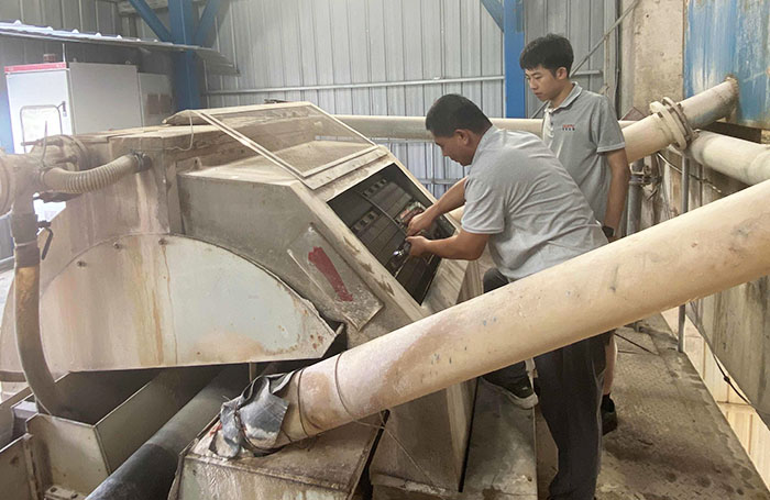 Repair and maintenance of mining machinery and equipment 04