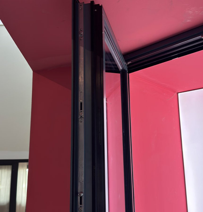 Energy efficient tilt turn window