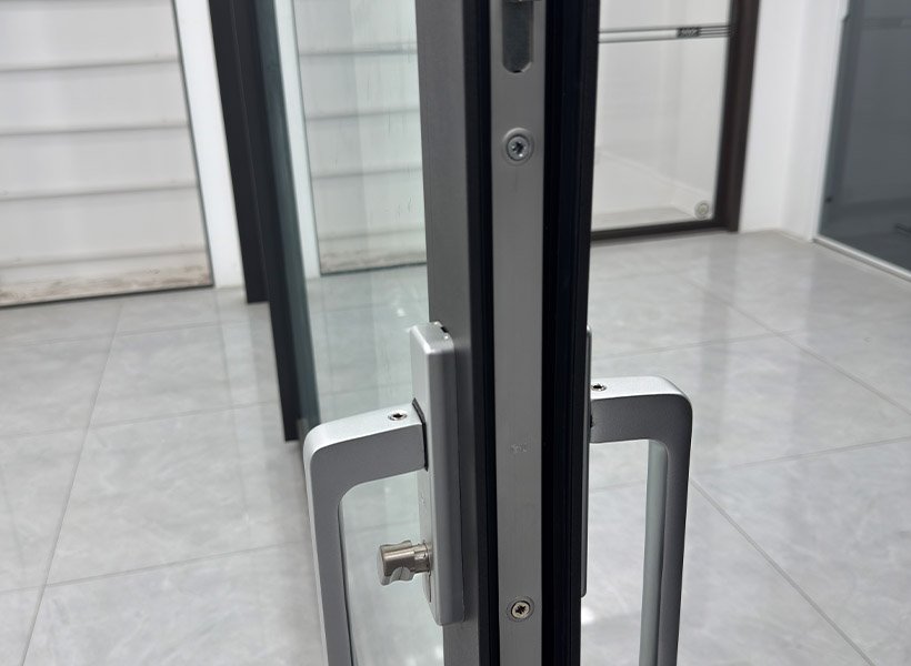 Heavy-duty lifting sliding door