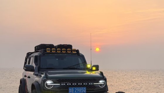 Landace's Modified Vehicle Stands Out at Qingdao May Fourth Square