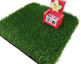 Indoor soccer artificial turf with durable PE fibers