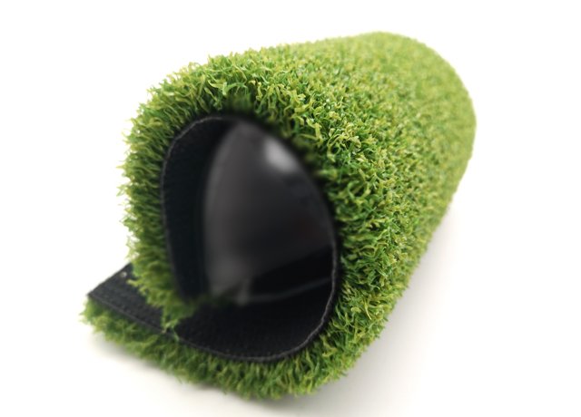Wear-resistant cricket pitch grass for cricket fields