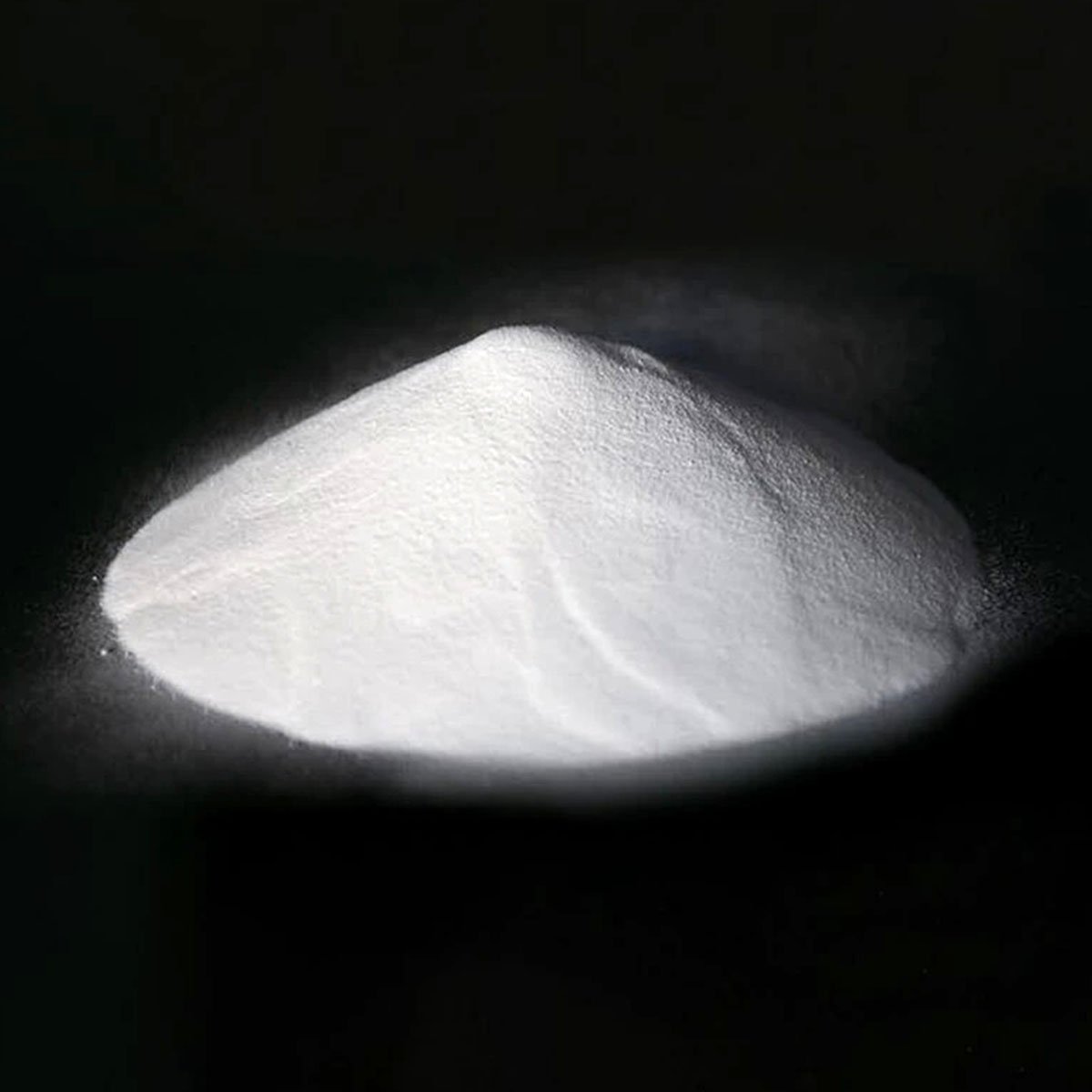 Active alpha alumina powder