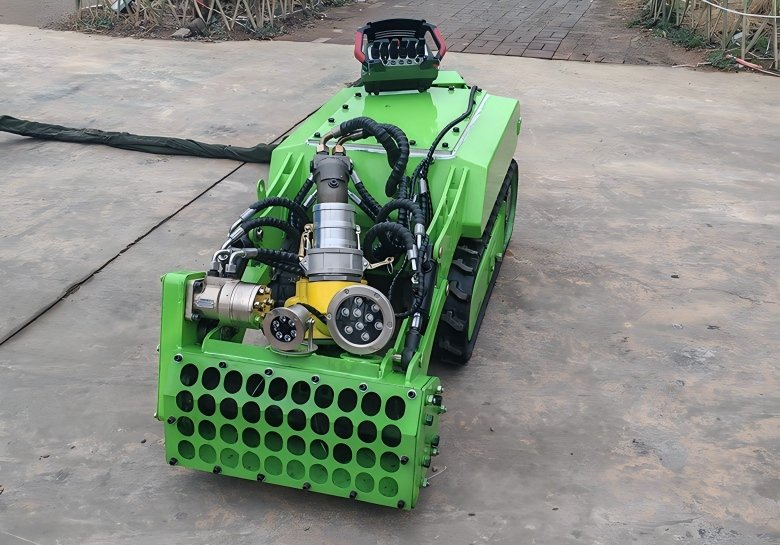 Remote-controlled 50-meter seawater cleaning robot