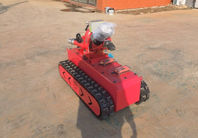 Tracked water cannon robot