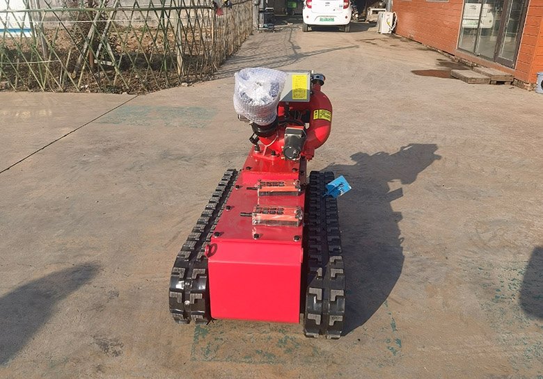 Tracked firefighting robot with motor