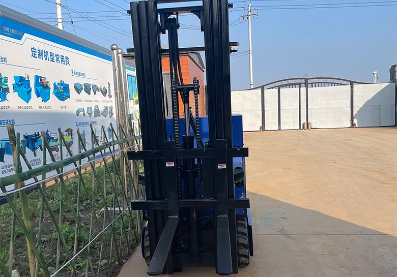 electric tracked scissor lift working