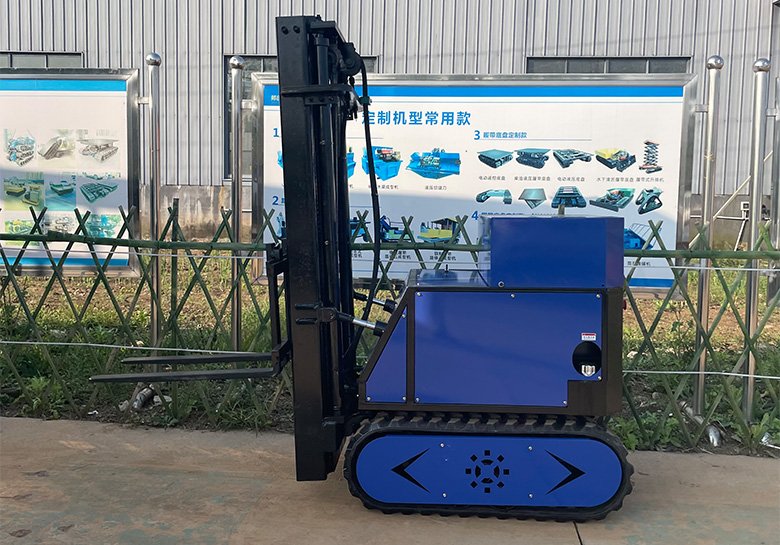 0.3Electric tracked scissor lift