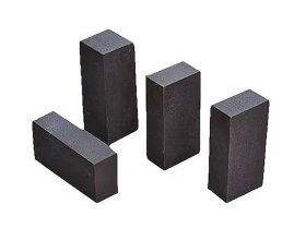 LAR_Magnesia Chrome Bricks