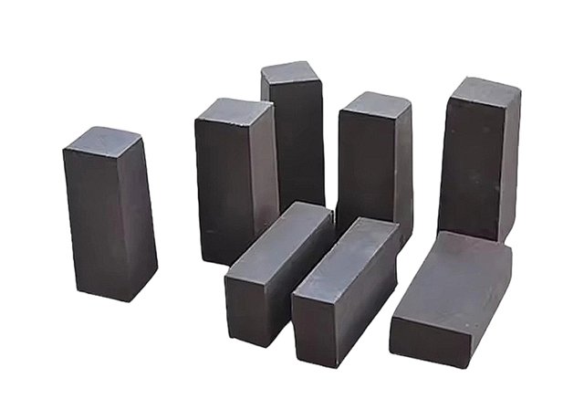 LAR_Fused Magnesia Alumina Brick