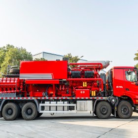 Hydraulic fracturing truck