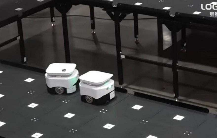 Mini FlyPick Robot | Smarter, Faster & Compact Sorting Solution for Smart Warehousing 