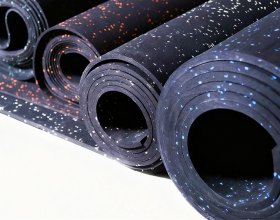 Flexible rubber gym mat roll for fitness spaces