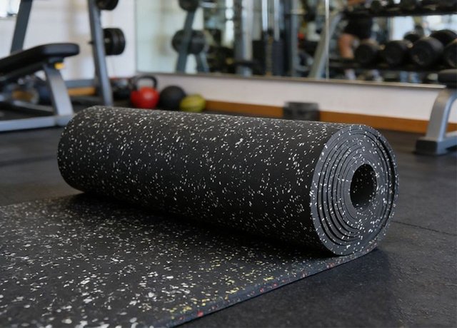 Resilient rubber gym rolls for commercial workout areas