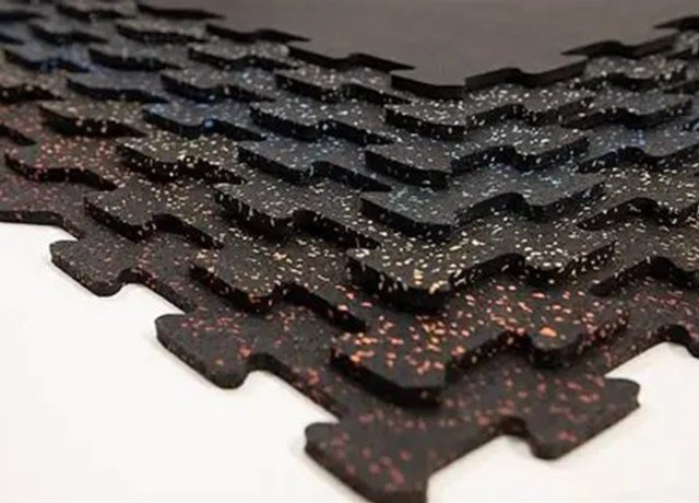 Interlocking rubber gym tiles for fitness flooring