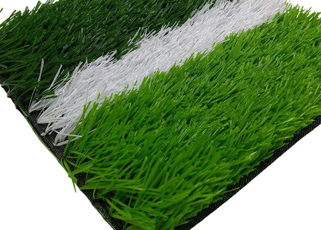 Football synthetic grass with uniform fibers for ball roll