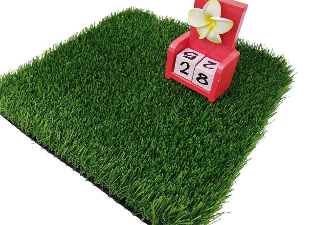 Indoor soccer artificial turf with durable PE fibers