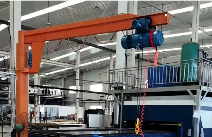 How to achieve efficient lifting operations in confined workshops?