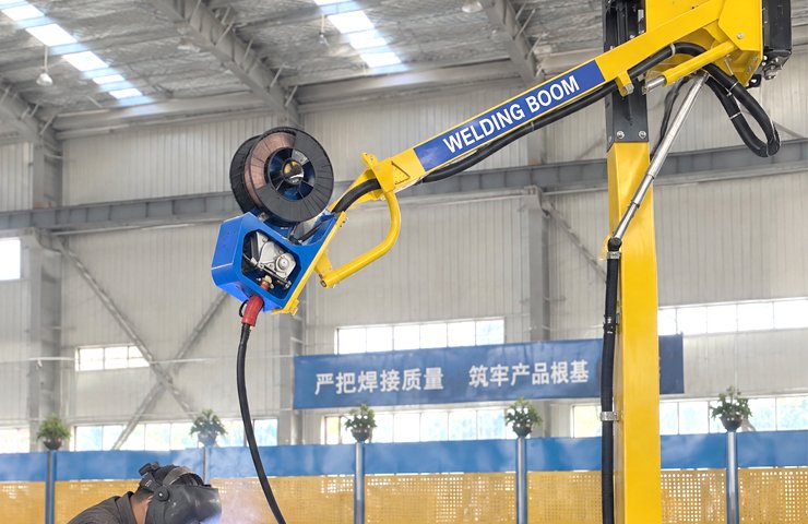 How to Choose a Hydraulic Welding Boom: A Four-Step Guide to Arm Length, Drive, Load and Installation