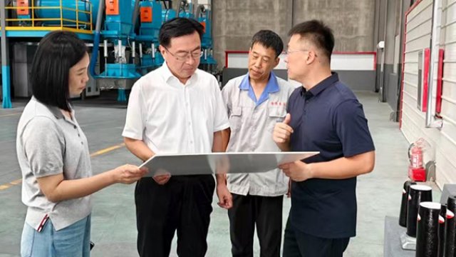 Government And Enterprises Join Forces To Promote Development | Leaders Of Jiaozhou City Visit  Zhongye High Temperature Materials Co., Ltd. For On-site Inspection