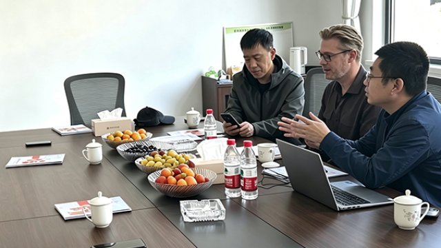 Pakistani Businesspeople Visited Our Company For On-site Inspection And To Deepen Our Foreign Trade Cooperation In Crucibles.