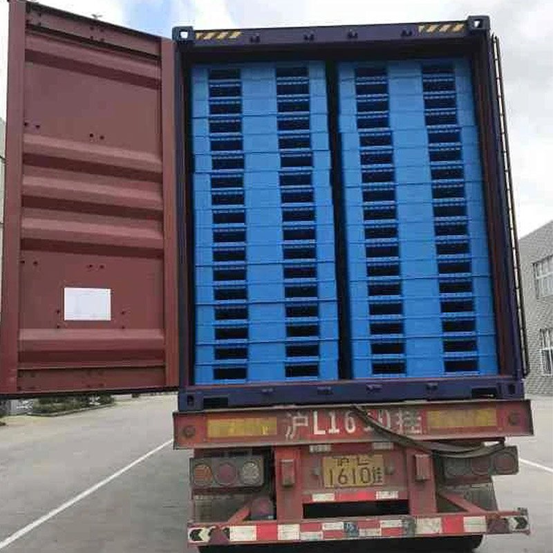 Industrial reversible pallet logistics use