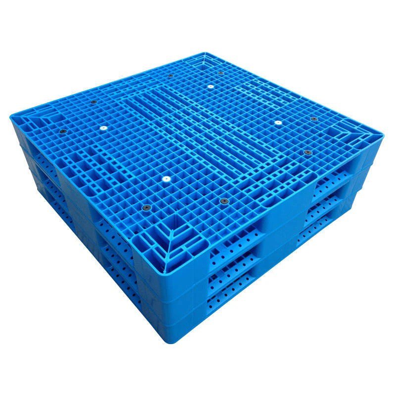 Heavy duty breathable plastic pallet