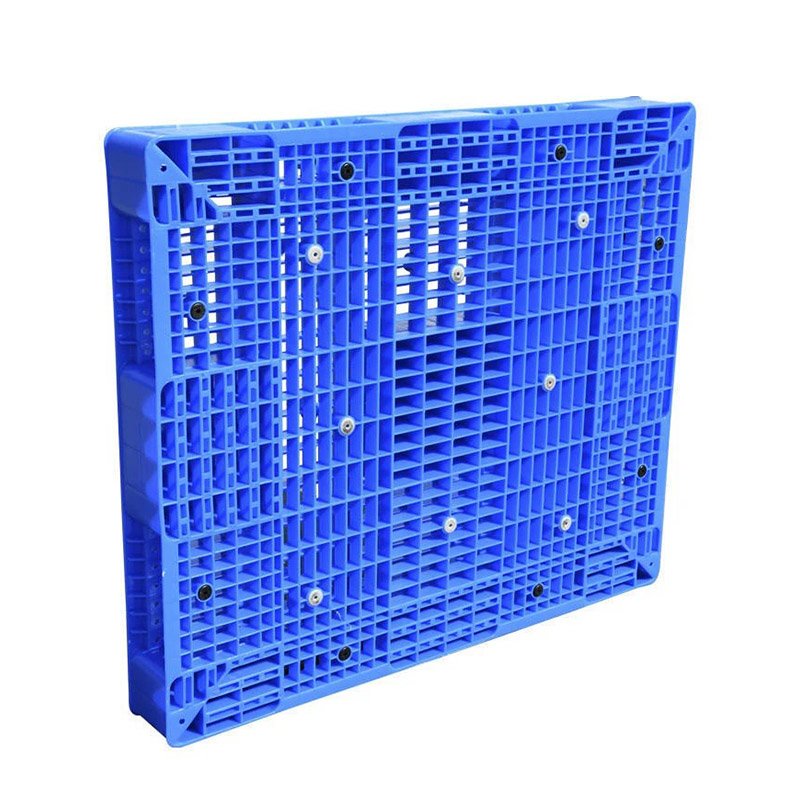 Warehouse reversible plastic pallet stacking