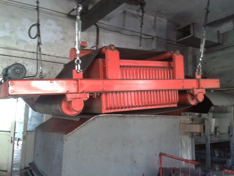 RCDF Oil-Cooled Self-unloading Iron Separator 3