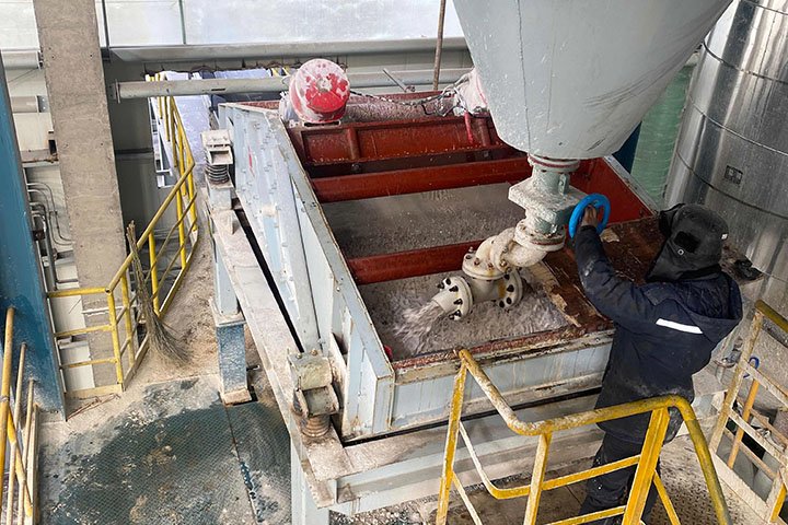 C Complete Processing Line for Slab-grade Silica Sand with Acid Leaching in Xinjiang