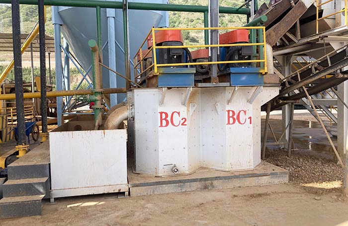 Silica sand scrubbing machine