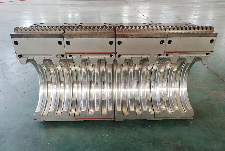 Double wall corrugated pipe extrusion machine
