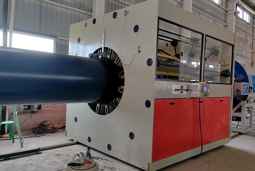 PE insulation pipe production machine