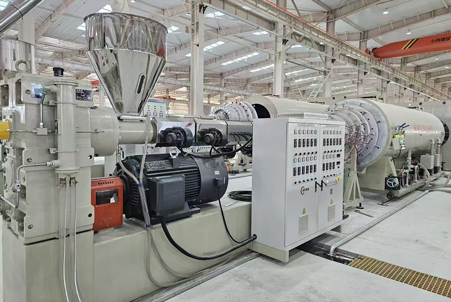PE jacket pipe making machine