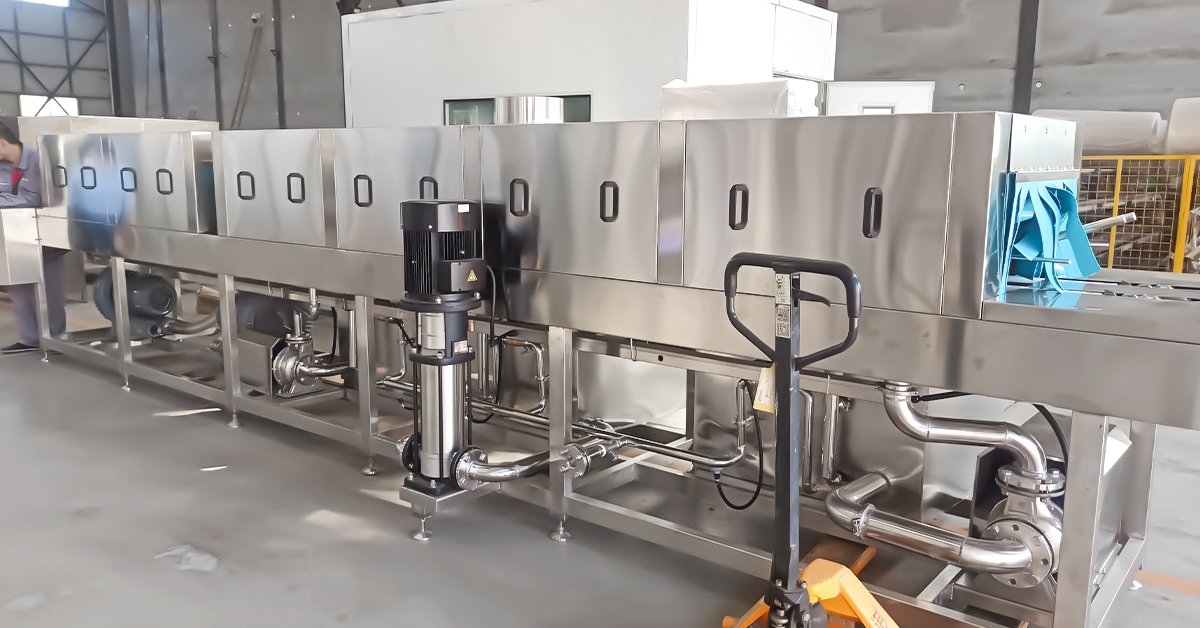HE-4800 crate washing machine installed at German meat processing facility