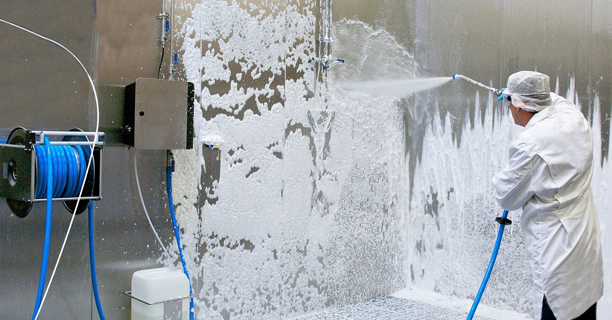Henger central foam cleaning station with German-imported valve body and touchscreen interface installed in food processing facility