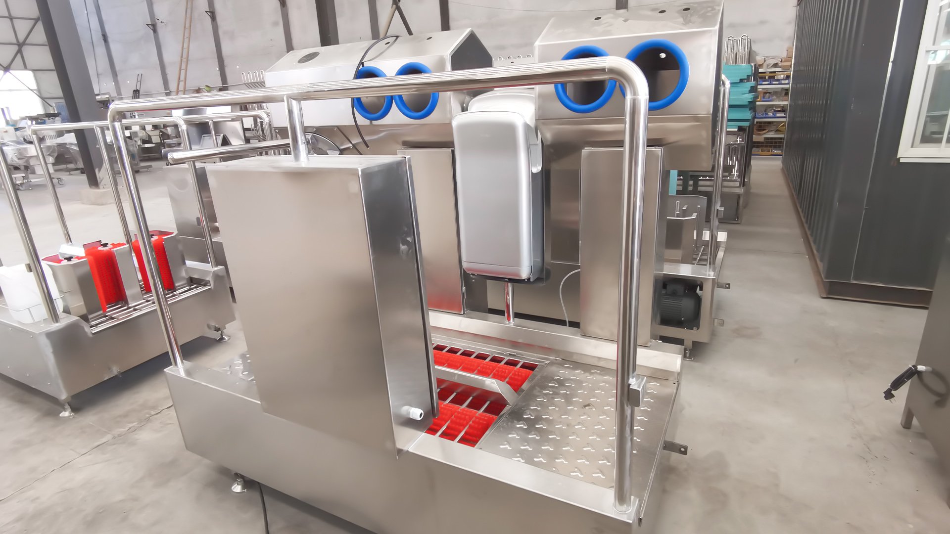 Henger Technology HE-HCDS06 hygiene cleaning station application in food processing factory