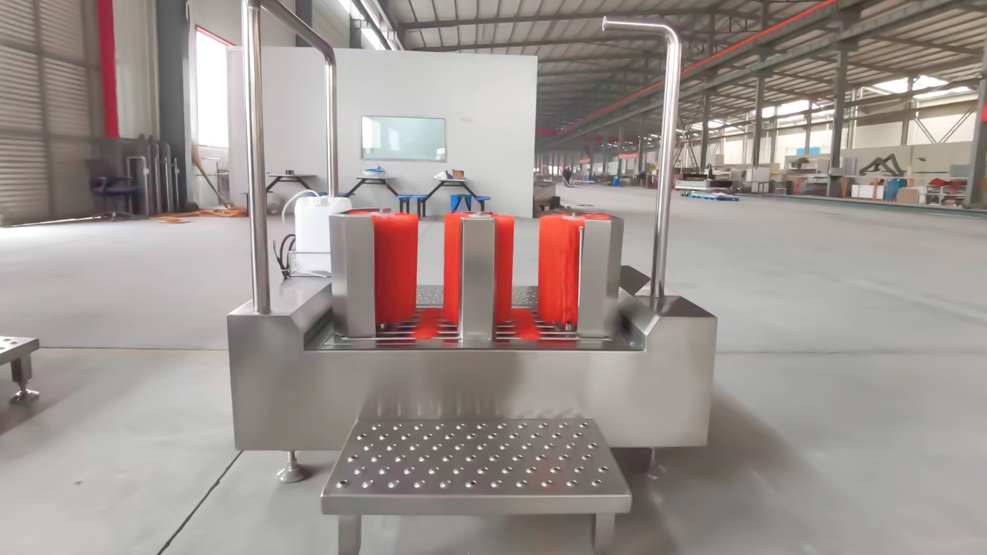Henger Technology HE-HCDS18 application in food processing factory entrance