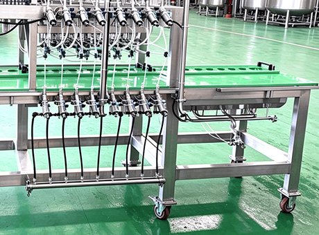 Automatic liquid filling and capping machine