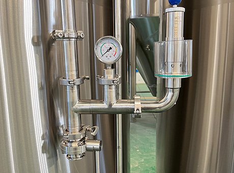 Beverage Tank with Automatic CIP Cleaning