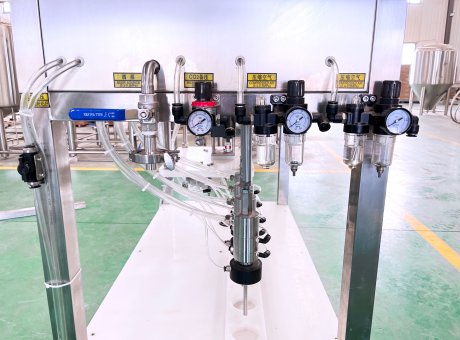 6 Heads Can Filler with Stable Conveying System