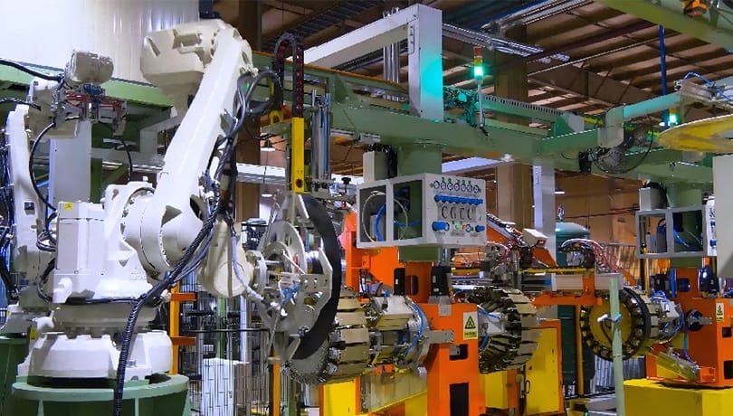 Processus automatisé de talon de pneumatique